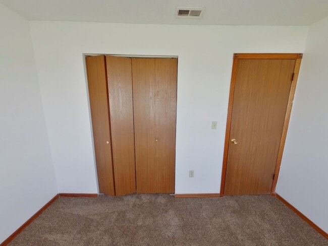 Building Photo - 3960 N Garland Cir