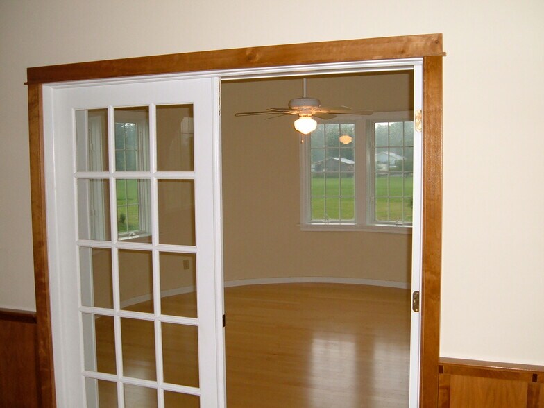 Building Photo - 369 Etna Rd