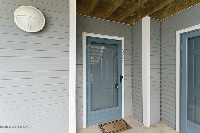 Building Photo - 327 Sequoia Ct