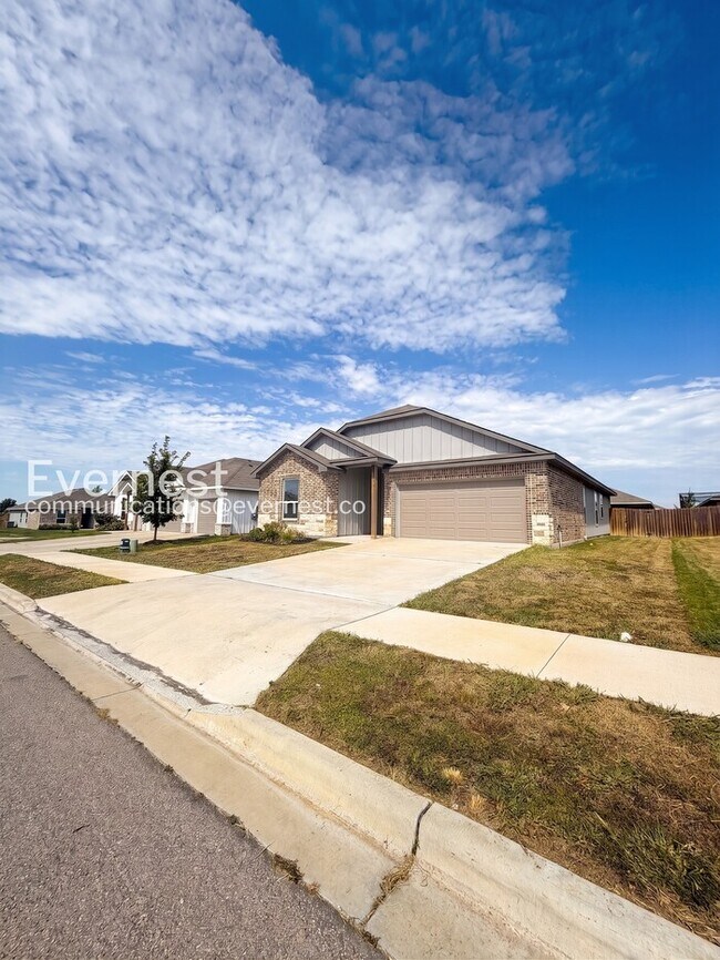 Building Photo - 866 Freedom Cir