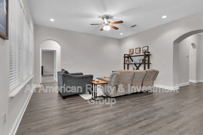 Building Photo - 8001 Silver Maple Dr