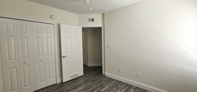 Building Photo - 521 Villa Del Sol Cir