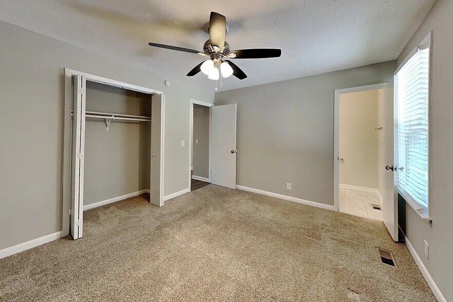 Building Photo - 691 Frankfort Dr