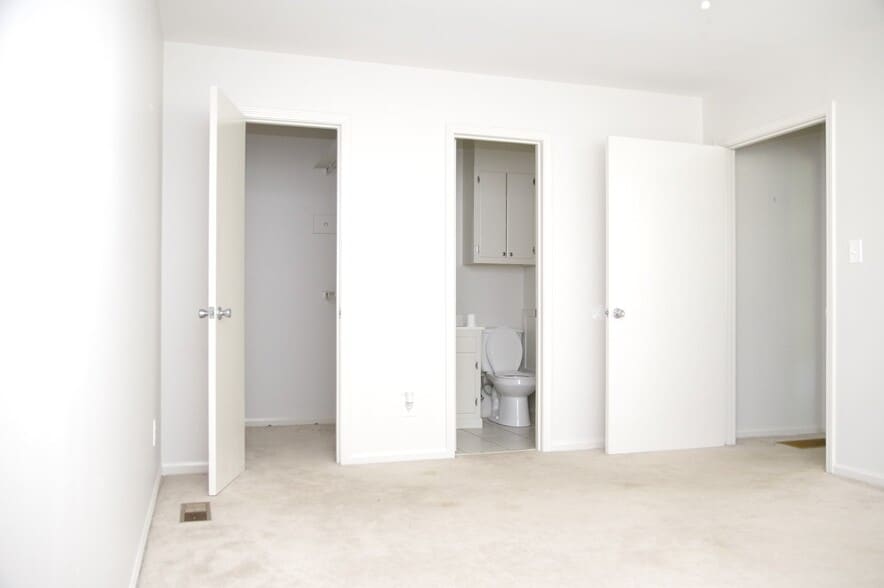 Building Photo - 813 Linbard Ln