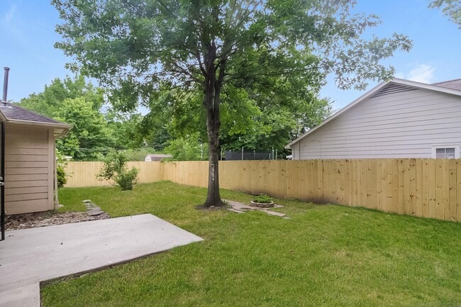 Building Photo - 6047 Cottage Hill Dr