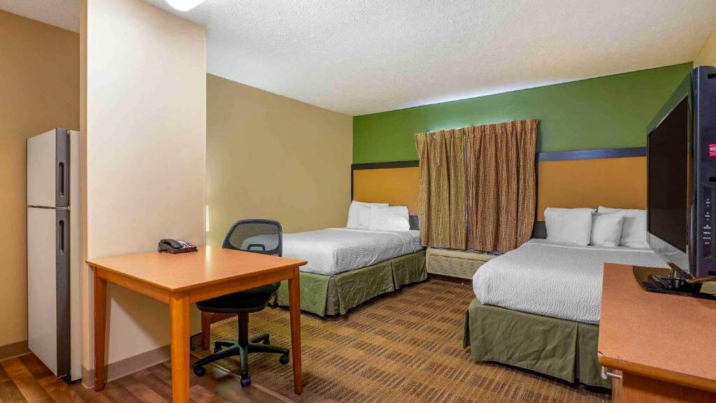 Building Photo - 9750 Lake Shore Dr E