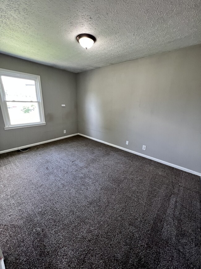 Building Photo - 3700 Hillcross Dr