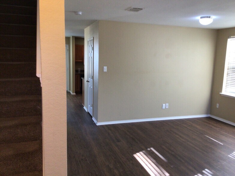 Building Photo - 1333 Gayle St