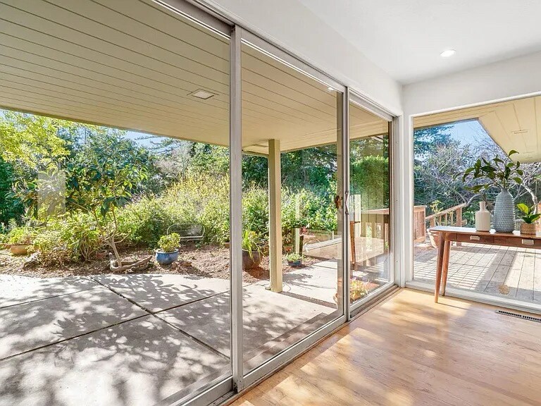 Building Photo - 131 Spring St