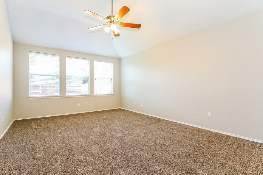 Building Photo - 1415 Heather Ridge Dr
