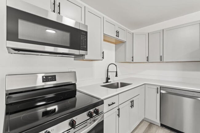 Building Photo - 4142 Meadowdale Dr