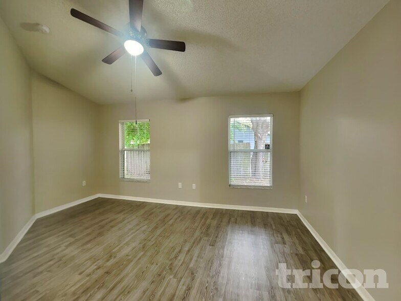 Building Photo - 11759 Lynmoor Dr