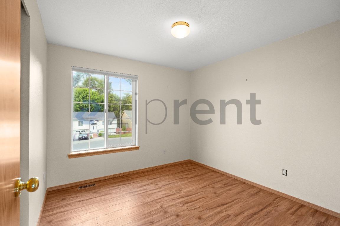 Building Photo - Unit