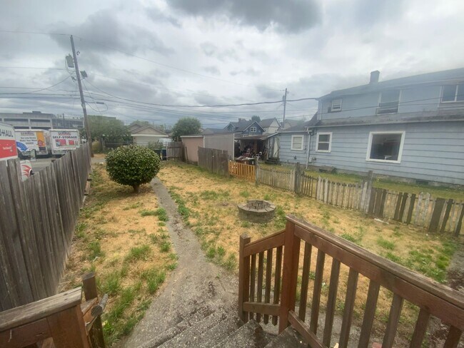 Building Photo - Newly Remodeled Tacoma Gem - Modern Comfor...