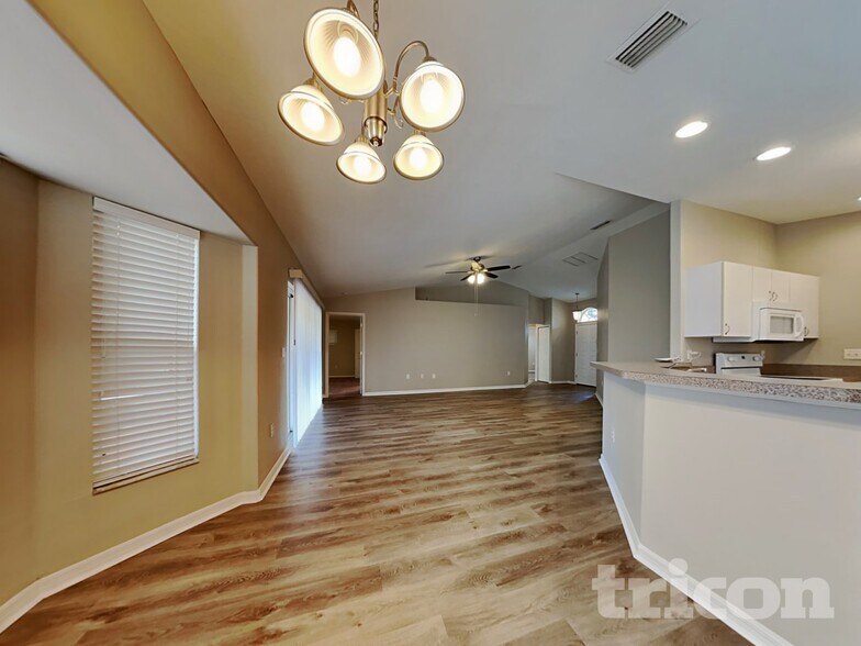 Building Photo - 3124 58th Terrace E