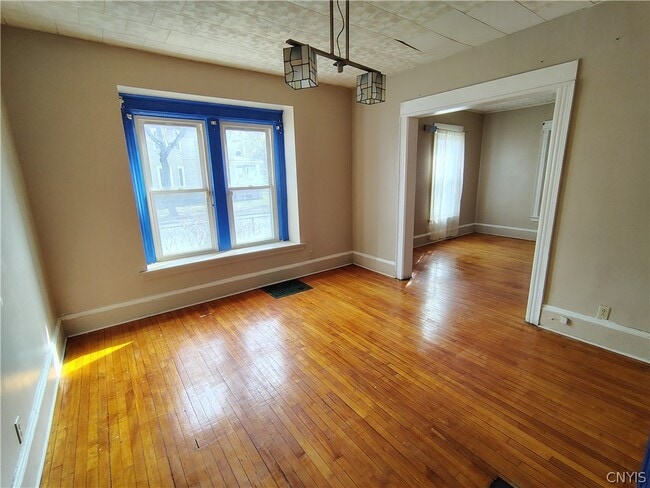 Building Photo - 2331 Midland Ave