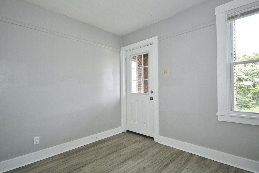 Building Photo - 1037 N 6th St