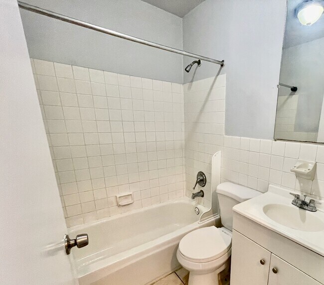 Building Photo - 1309 W Allegheny Ave