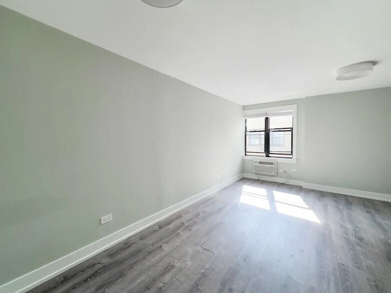 Building Photo - 454 W Barry Ave