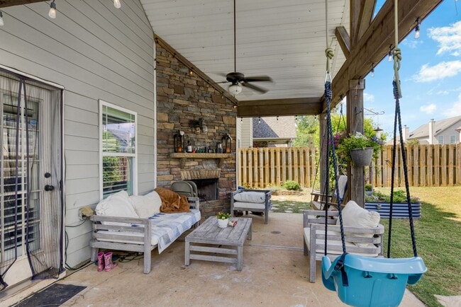 Building Photo - Spacious 4 Bedroom Home in Auburn