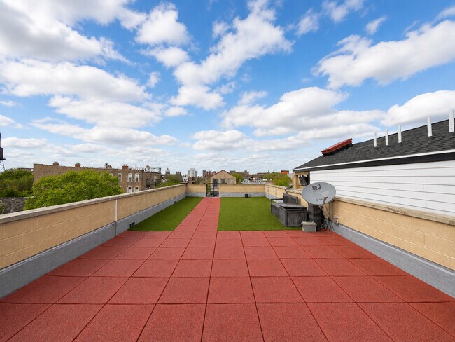 Building Photo - 1644 W Le Moyne St