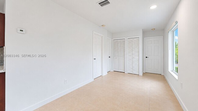 Building Photo - 3558 SW 26th St