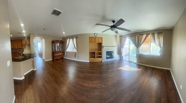 Building Photo - Spacious 4 Bed, 3 Bath Home in Madera – Pe...