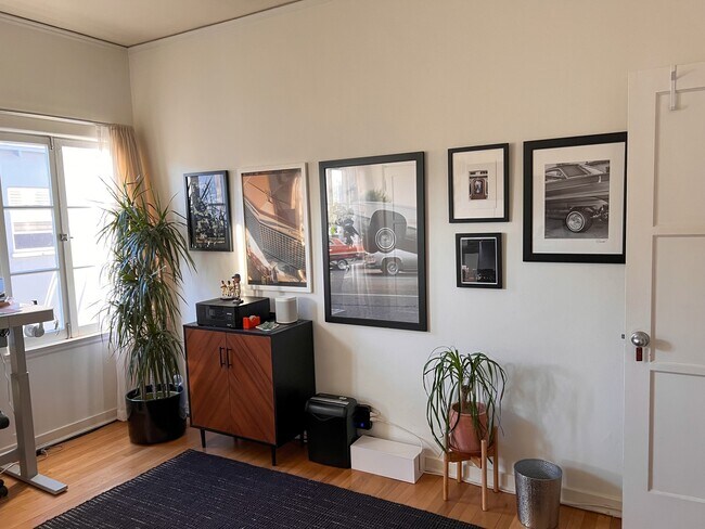 Building Photo - 451 N Sierra Bonita Ave