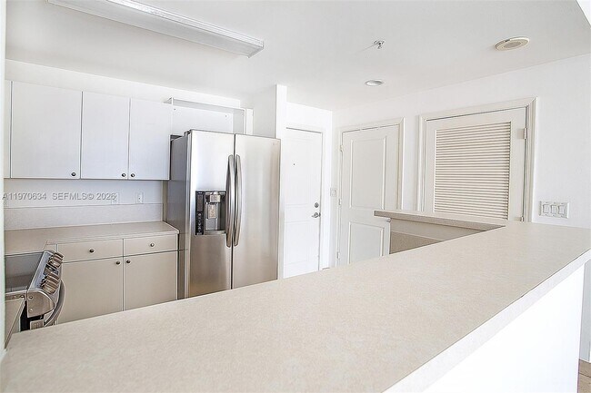 Building Photo - 10 Aragon Ave