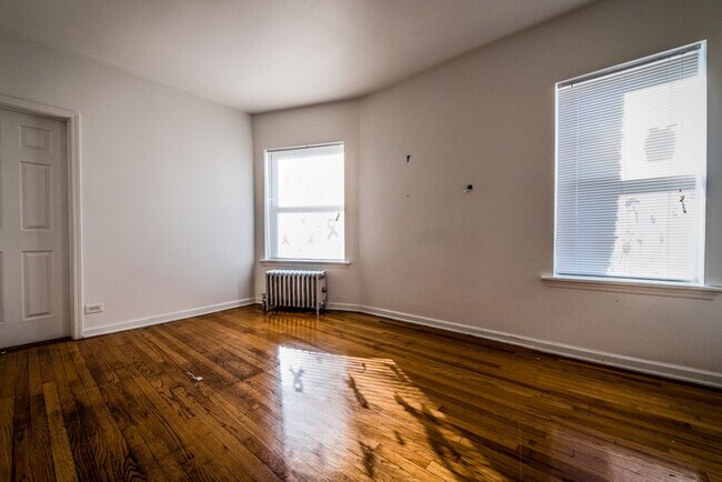 Building Photo - 8141 S Kingston Ave Chicago, IL 60617