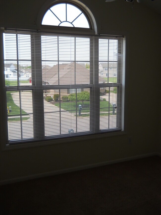 Building Photo - 981 Jasmine Dr