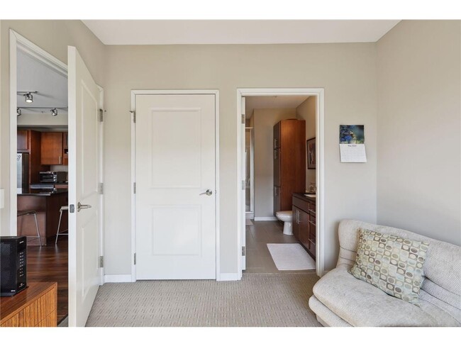 Building Photo - 401 SE Main St