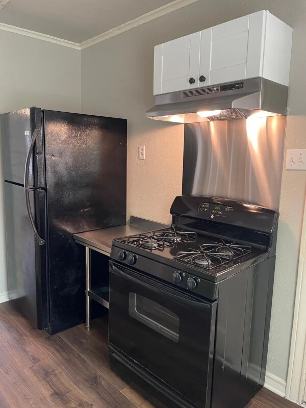 Building Photo - 921 N 32nd St