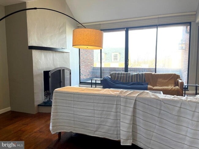 Building Photo - 28 Main St