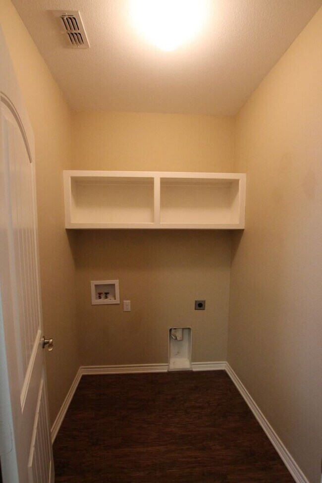 Building Photo - Coming Soon! Gorgeous 3 Bedroom Home in Th...