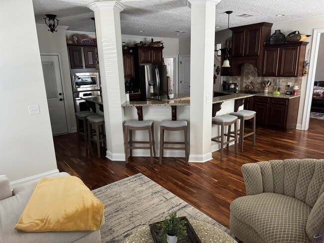 Building Photo - 305 Taylor Elaine Dr