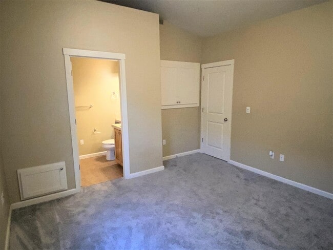 Building Photo - 1050 SW 170th Ave