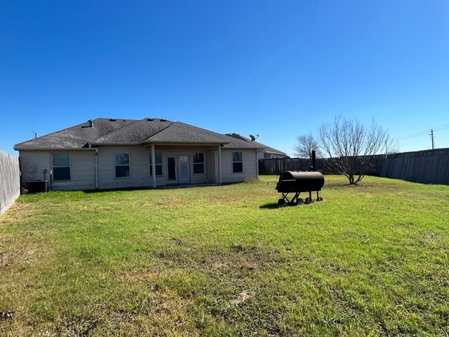 Building Photo - 2901 Dante Dr