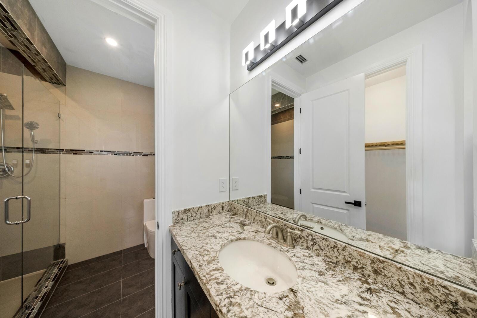 Building Photo - 9065 Watercrest Cir E