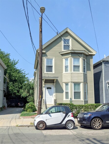 Building Photo - 397 Washington St