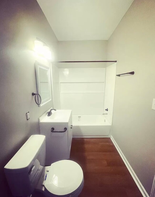 Building Photo - Charming All Brick Home!