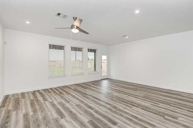 Building Photo - 3021 Skyline Mesa Dr