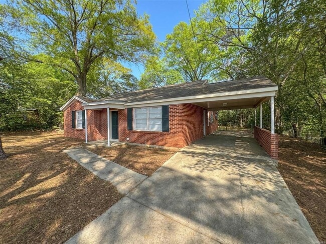 Building Photo - 815 Perry Hill Rd