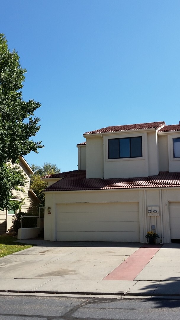 Building Photo - Golf Course Townhome for Rent