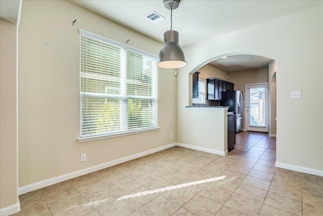 Building Photo - 512 Lookout Tree Ln