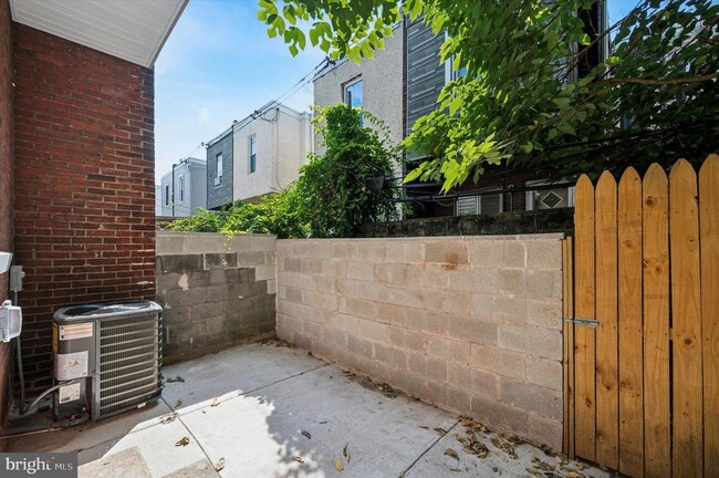 Building Photo - 2318 Fernon St