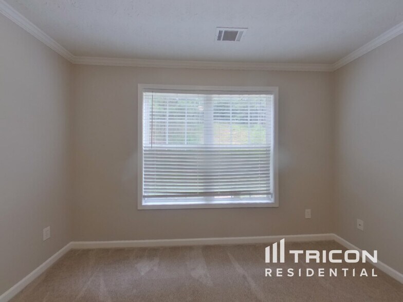 Building Photo - 315 Avonlea Dr
