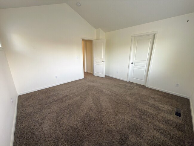 Building Photo - 20893 SW Edgemont St