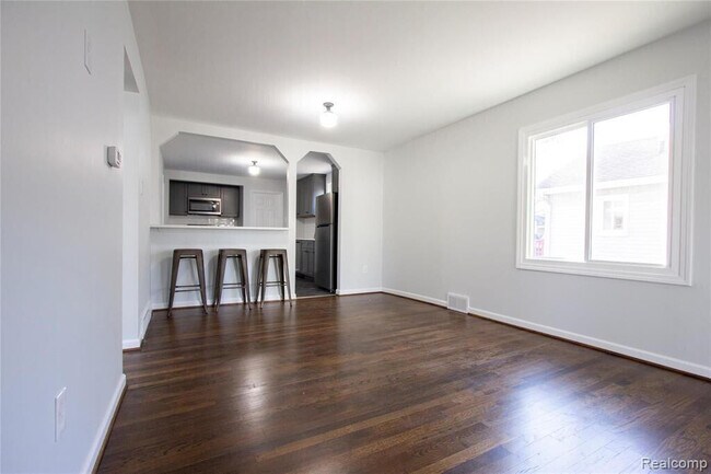 Building Photo - 1308 E Milton Ave