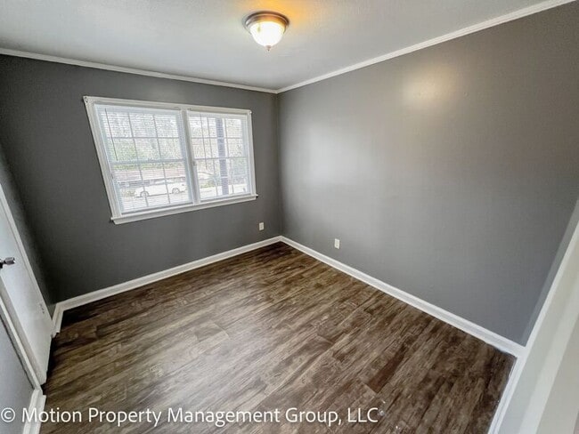 Building Photo - 2728 Pierce Dr N